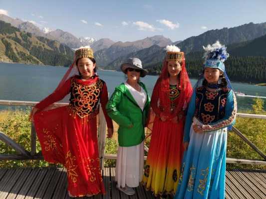 新疆旅游出行服装（9月份到新疆旅游该穿什么服装）